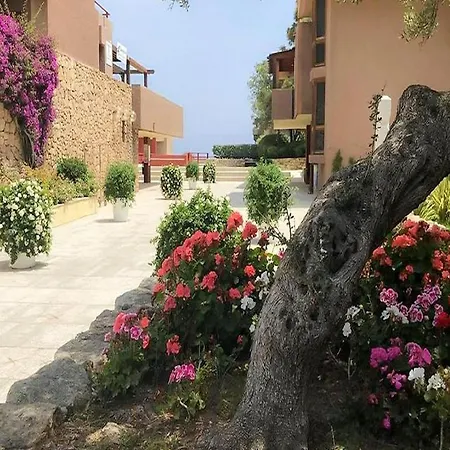 Апартаменти Near Golfo Di Cugnana *